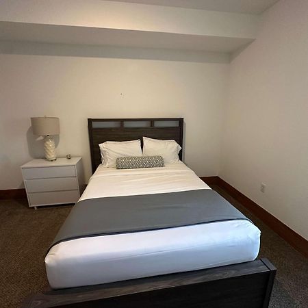 2Br Suite At The Grand Castle Pool Gym & Parking Grandville Εξωτερικό φωτογραφία