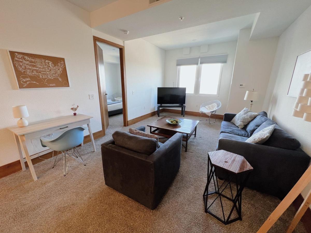 2Br Suite At The Grand Castle Pool Gym & Parking Grandville Εξωτερικό φωτογραφία