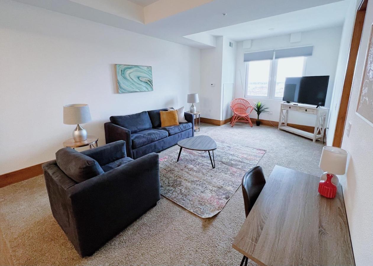 2Br Suite At The Grand Castle Pool Gym & Parking Grandville Εξωτερικό φωτογραφία
